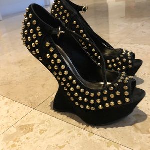 Steve Madden size seven crazy wedge